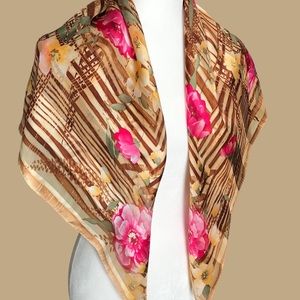 Oscar de la Renta Signed 100% Silk Scarf. 35” x 35”. $45.